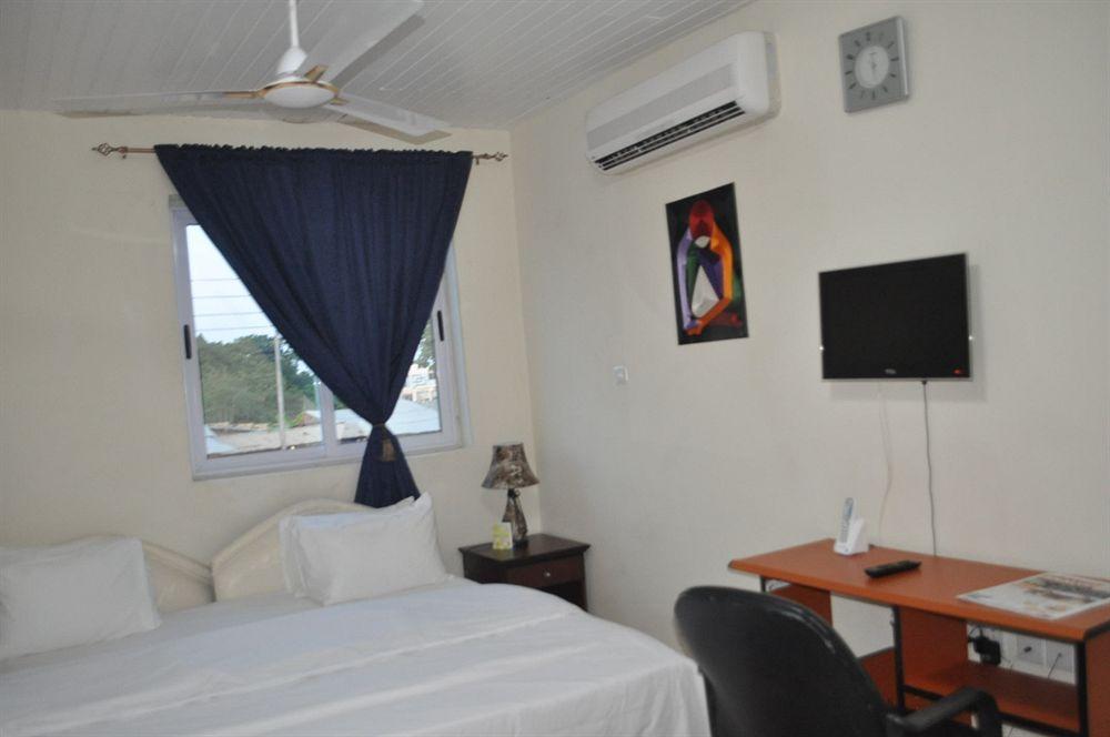 Tribeca Hotel Ghana Accra Buitenkant foto