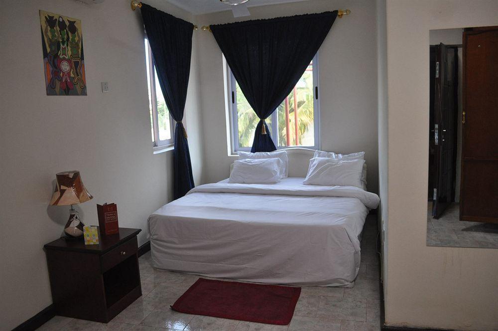 Tribeca Hotel Ghana Accra Buitenkant foto